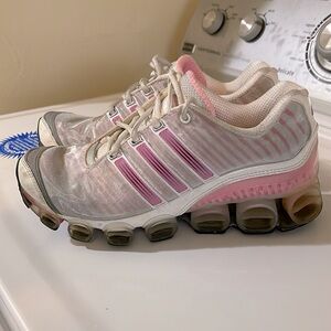 Free with any purchase. Adidas sneakers,👟 size US 5.5. Good condition.